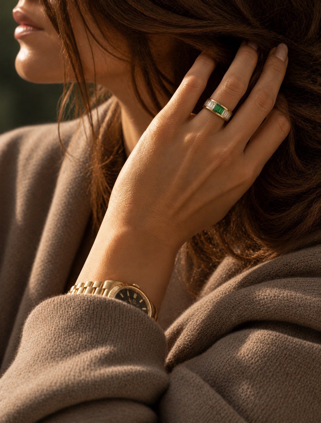Verdure Band worn by a woman